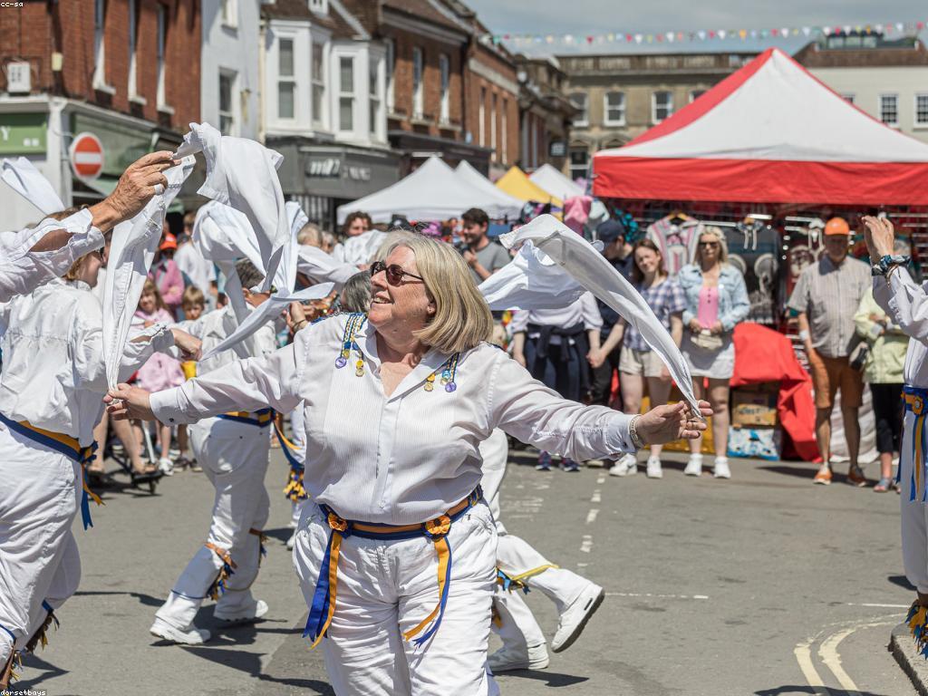 ការស្លតលេងនឹងការទាក់ទងជាជាតិកម្ពុជា